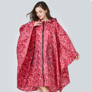 cape de pluie rouge élégante