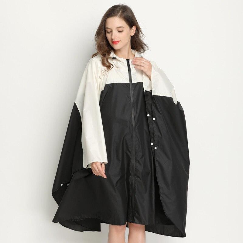 K Way Poncho Femme en action