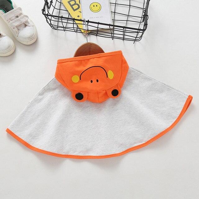 bébé avec poncho à capuche
