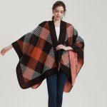 poncho à carreaux élégant