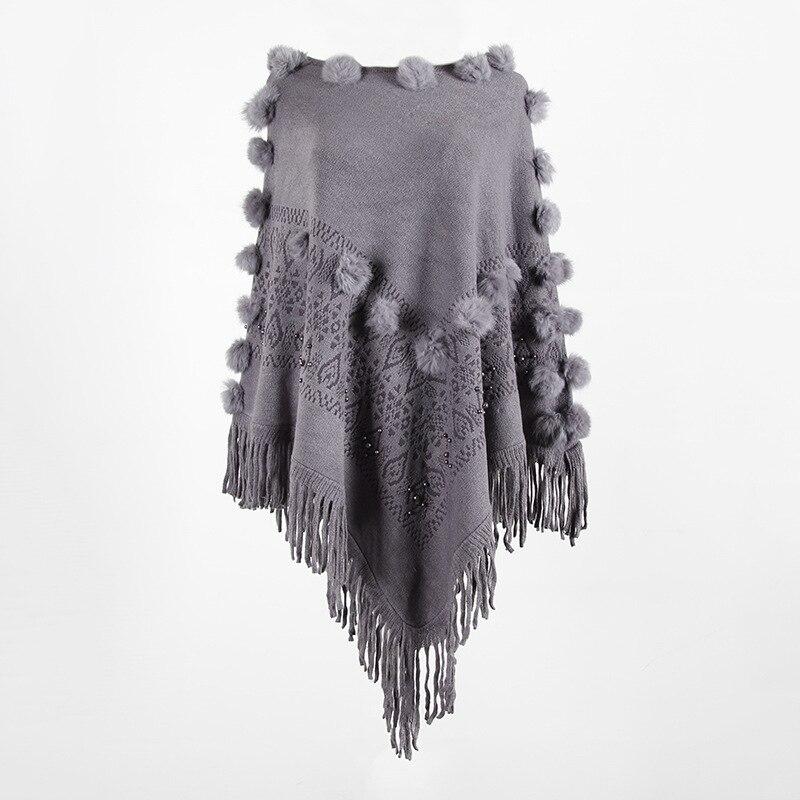 élégant poncho avec pompon