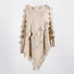 poncho avec pompon