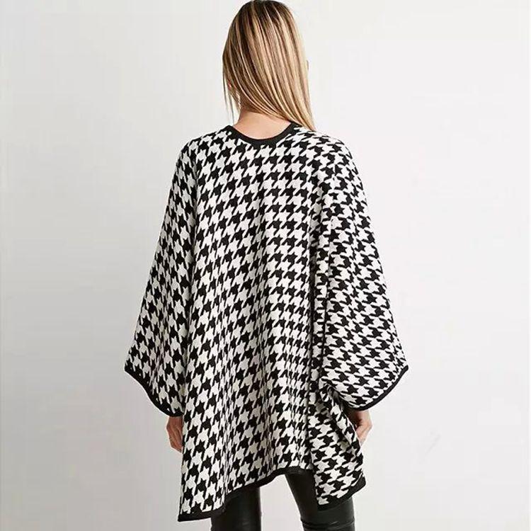 poncho noir et blanc tendance