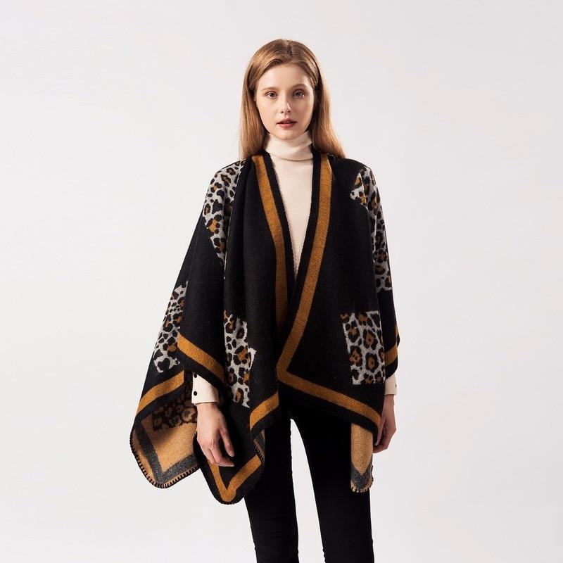 poncho motif léopard