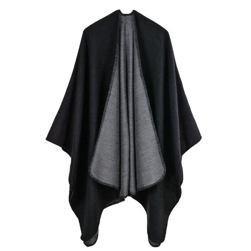 Look urbain avec Poncho Noir