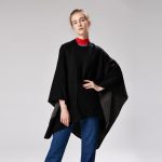Poncho Noir Femme en plein air