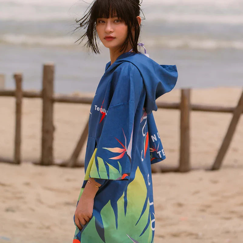 poncho à capuche intégré