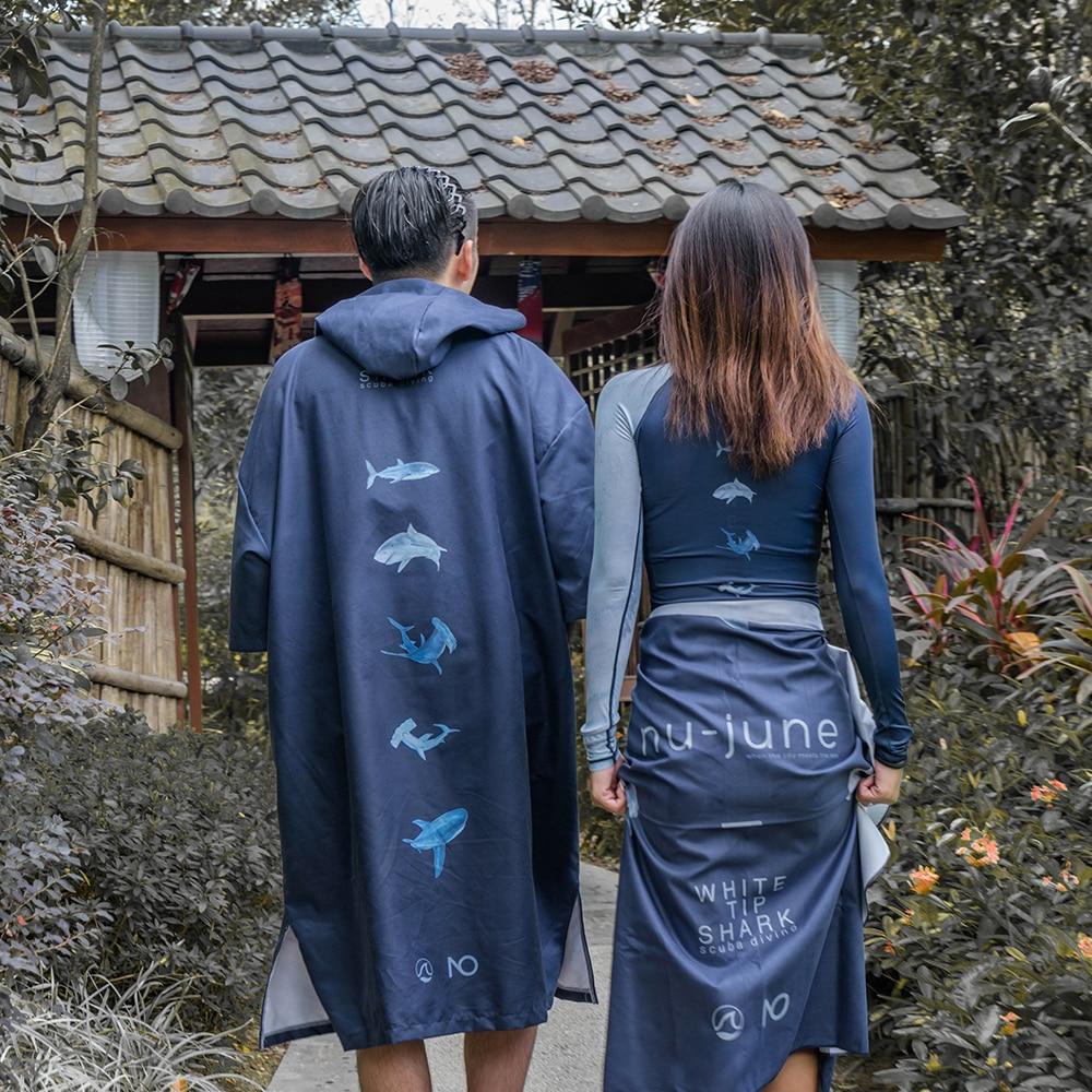 Poncho motif requin