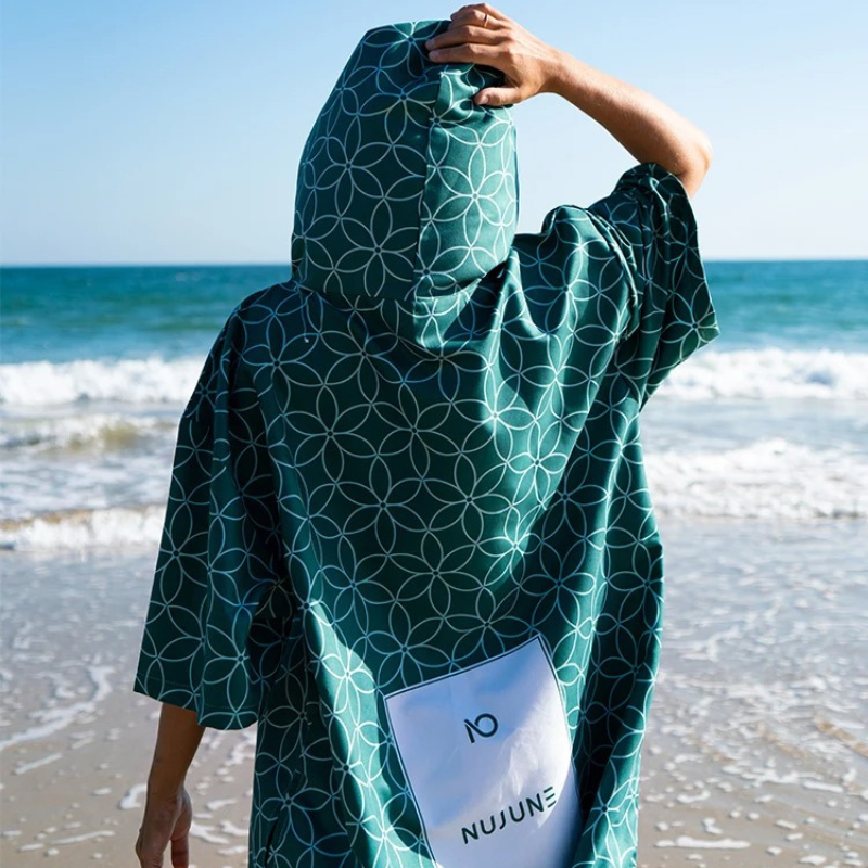 poncho de surf moderne